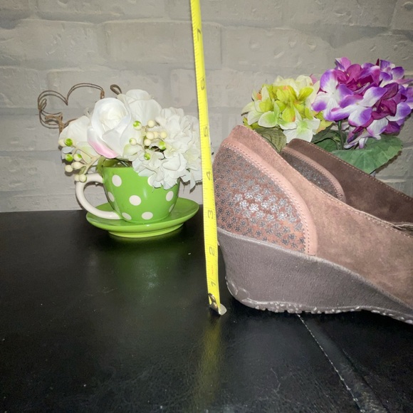 Merrill Brown Suede Leather “Patunia” Mary Janes - Picture 14 of 14